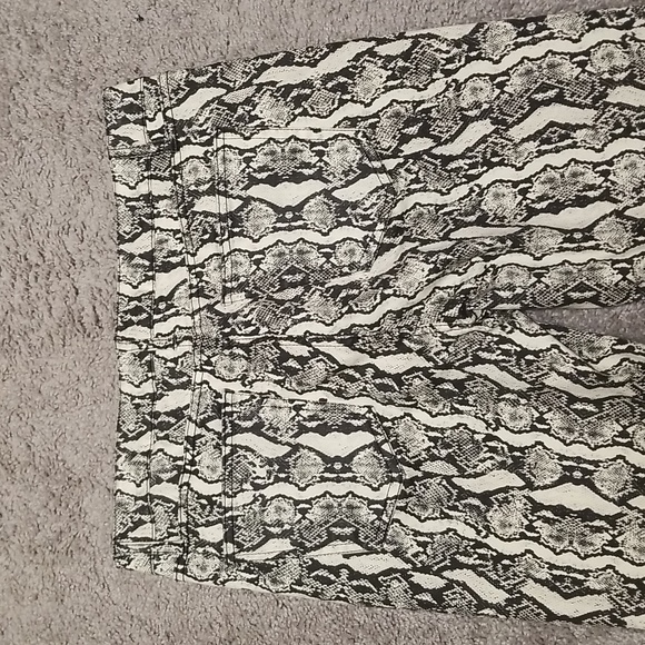 WILD FABLE SNAKESKIN ANIMAL PRINT SKINNY JEANS NEW W/OUT TAGS SEXY ROCKER PUNK - Picture 5 of 6